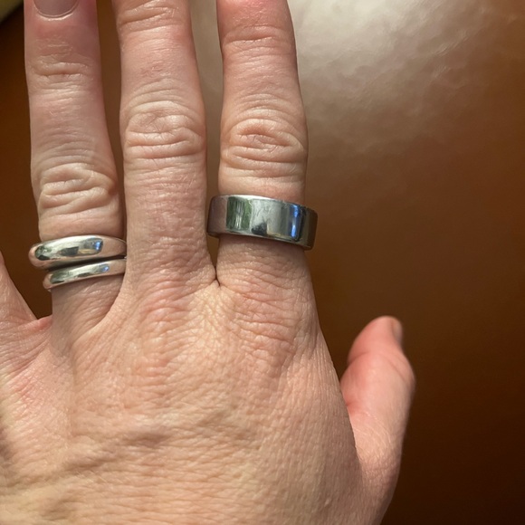 Oura Silver Ring with Charging Dock
